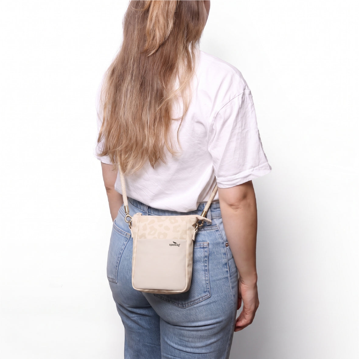 Sonderedition "Cheeky" Leo Polar Mini-Handtasche