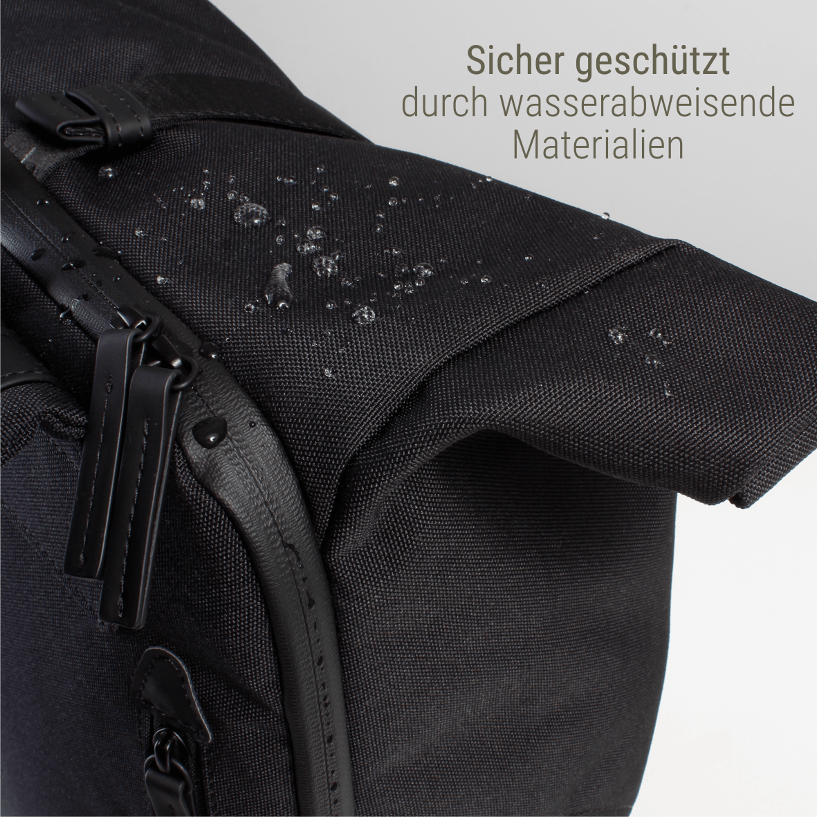 schwarzer Rolltop Rucksack #Farbe_Raven Midnight